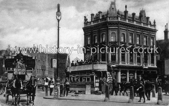 The Worlds End Public House, High Street, Camden, London. c.1905